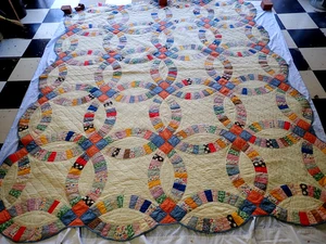 Antique DOUBLE WEDDING RING QUILT Hand PIECED & Hand STITCHED Feed Sack Fabric - Picture 1 of 11