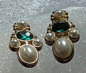 Vintage Green And White Earrings - Picture 1 of 2