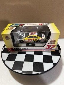 Jeremy Mayfield #37 KMart 1997 1/43 Nascar Diecast W/ Case! - Picture 1 of 7
