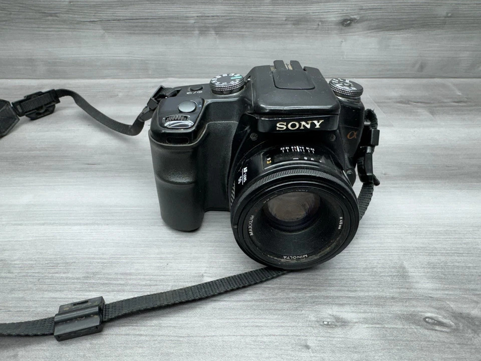 SONY ALPHA N50 DSLR-A100 DIGITAL CAMERA 10.2 MEGAPIXEL SIGMA ZOOM 50MM MINOLTA - Image 1 of 4