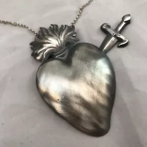 sacro cuore collana pendolo Vintage ex voto barocco ReturnToBaroque fiamma 7x7,5 - Foto 1 di 8