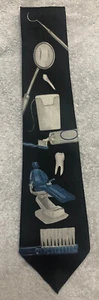 Hecho a mano - A. Rogers - Corbata de dentista negra - Cepillo de dientes, hilo dental, silla con corbata - Imagen 1 de 6