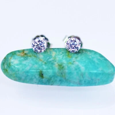 Brincos pequenos de prata esterlina 925 moissanita branca 3 mm, 0,2 quilates - Imagem 1 de 4