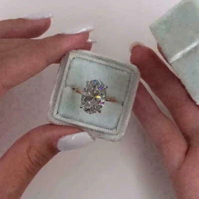 Anillo de compromiso para mujer de diamantes ovalados creados en laboratorio de 3 quilates de oro amarillo de 14 quilates Foto 1 de 4