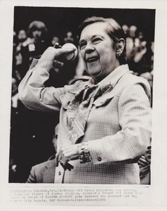 1976 Press Photo Mrs. Lou Gehrig throws 1st pitch at Yankee Stadium Playoff Game - Picture 1 of 2