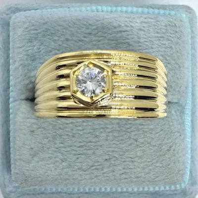 Alianza de cóctel de boda de moissanita de corte redondo de 2,00 quilates enchapada en oro amarillo de 14 quilates Foto 1 de 4