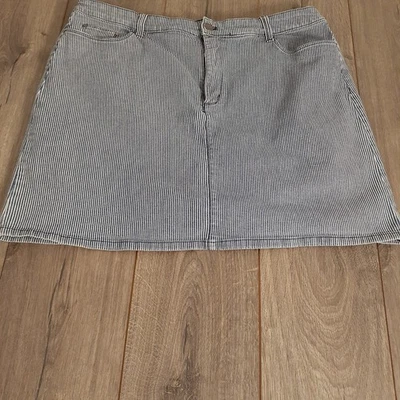 Pantalón corto Croft & Barrow azul y blanco a rayas talla 18 Foto 1 de 4