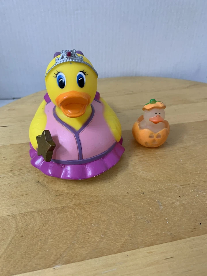 Munchkin Bonita Princesa Goma Pato Bañera Pato Juguete appx 4" de largo Foto 1 de 2