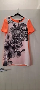 The Fifth Dress - Picture 1 of 1