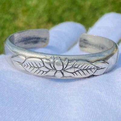 Brazalete floral Laurel Burch parece peltre Foto 1 de 4