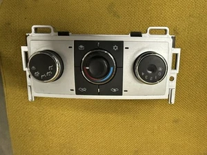 2008-2012 Chevrolet Malibu OEM Temperature Climate Control Module 28116119 - Picture 1 of 5