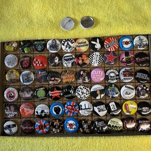 Rock & Pop Musik und Neuheit 25mm/1 Zoll Button Pin Anstecker  - Bild 1 von 3