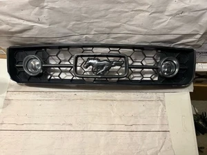 2005-2009 FORD MUSTANG GT PONY UPPER GRILLE GRILLW/FOG LIGHTS 6R3J8200AEW OEM - Bild 1 von 9