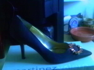MARTINEZ VALERO BROWN SATIN AMBER BLING POINTY TOE PUMP 7.5 M - Picture 1 of 4