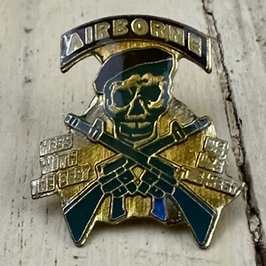 SPILLA AIRBORNE: vintage disordine con il miglior die come il resto cranio incrociato M16 Pinback - Foto 1 di 7