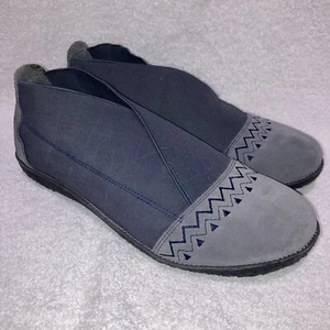 Sundance graue Wildleder bestickt bequeme Slipper Flats Mokassins Schuhe Gr. 38 Boho - Bild 1 von 6