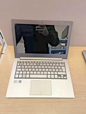 ASUS vivobook smile 13,3 CORE I5 126 GB SSD 4GB RAM W10 home - Immagine 1 di 4