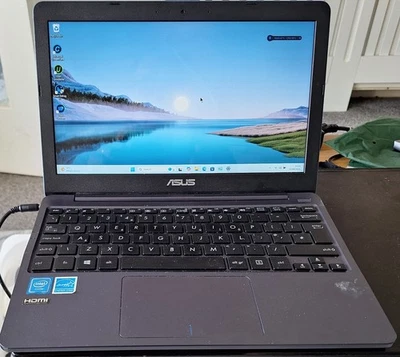 ASUS VIVOBOOK E203N CELERON 2GB RAM BLUETOOTH WEBCAM HDMI W11 SPARES / REPAIRS  - Image 1 of 4