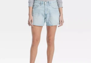 Universal Thread Women's Mid-Rise 90's Baggy Jean Shorts Light Wash Size 14 - Picture 1 of 8