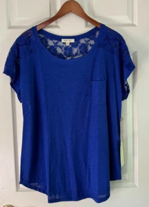 Paper + Tee Woman's Plus Size 1X Rose Lace Tee Shirt with a Pocket Blue - Picture 1 of 2