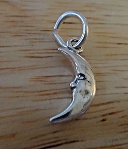 1 Plata de ley diminuta 15x5mm cuarto de luna cara amuleto - Imagen 1 de 3