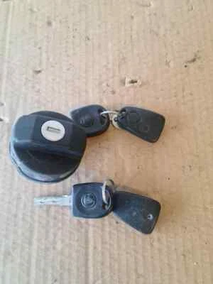 SKODA FELICIA FUEL CAP WITH 2 KEYS 1996-2001 A34 — 第 1/2 张图片