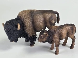 Figuras de vida silvestre de bisonte y ternero búfalo americano Schleich ~ Juego de 2 - Imagen 1 de 12