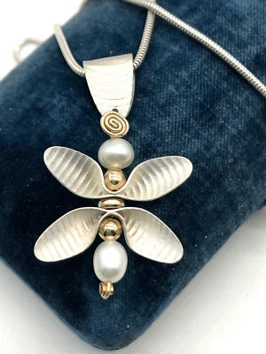 Collar Carolyn Zakarija Oro Perla Artesanal Modernista Flor Plata Esterlina Foto 1 de 4