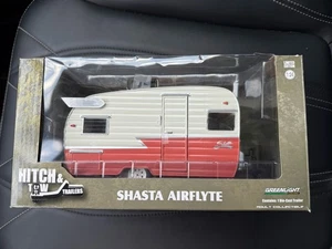 💙Greenlight Chase 1/24 Shasta Airflyte Hitch And Tow Trailer NEW SEALED - Picture 1 of 6