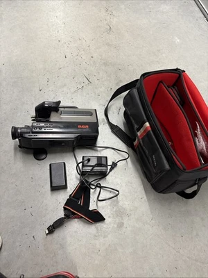 Vintage RCA Camcorder VHS Pro Edit CC311 + Case & All Accessories - Image 1 of 4