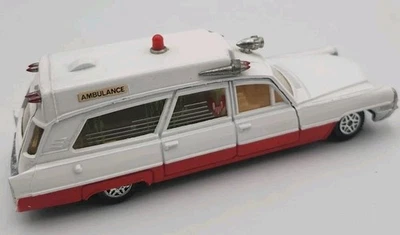 Ambulancia de rescate Cadillac Superior Dinky Toys de colección con paciente en la parte posterior Reino Unido Foto 1 de 4