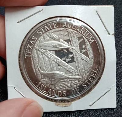 Acuario Estatal de Texas Islas de Acero Corpus Cristi - Tanque de Tiburones - Redondo Plateado Foto 1 de 2