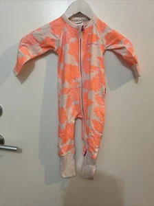 BONDS  ZIP WONDERSUIT  Texture Apple Roses BNWOT SZ 0 (D58 - Imagen 1 de 6