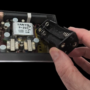 Replacement Battery Holder Channel Master 6506, Sanyo 6C-11 and RCA Victor P-332 - Picture 1 of 3