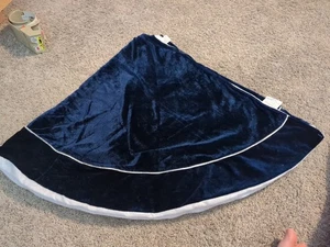 Holiday Time 48 Zoll dunkelblau mit Silberrand Weihnachtsbaumrock - Bild 1 von 3