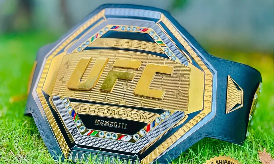 NUEVO CINTURÓN RÉPLICA CAMPEONATO UFC LEGACY WORLD UFC 2MM LATÓN Foto 1 de 4