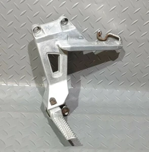 ♻️ Poggiapiedi poggiapiedi gancio posteriore sinistro cromato Honda VFR 750F RC24 1988 1989 ♻️ - Foto 1 di 11