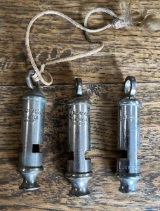 Trio of Vintage Hudson The Metropolitan & Acme City General Service Whistles - Picture 1 of 4