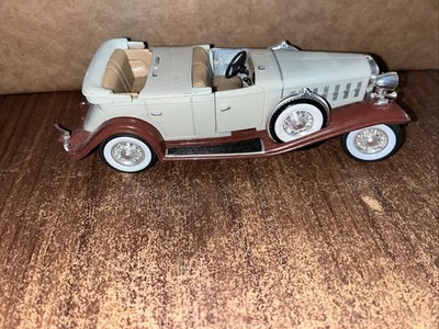 1932 cadillac sport phaeton Die Cast Model Car - Image 1 of 4