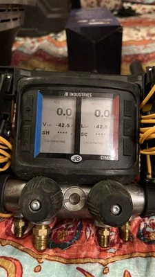 Medidor colector digital JB INDUSTRIES DM4 4 válvulas Foto 1 de 3