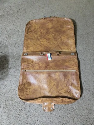 Bolso de Ropa American Tourister VINTAGE Marrón Lujoso Vegano Lthr Excelente Estado. Foto 1 de 4