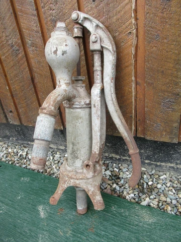 GREAT OLD Cast Iron Hand WATER PUMP with CYLINDER Beatty GREAT For DECORATION Cover