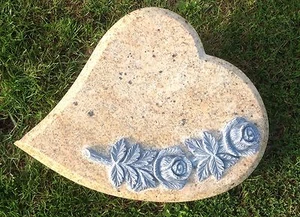 Grabsteine, Liegestein, mit  ihrer Inschrift 45x8x35cm mit einer Rose sehr chic - Bild 1 von 2