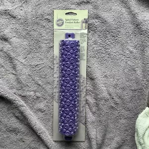 Wilton Fondant Spiral Pattern Fondant Roller Brand New!!! - Picture 1 of 3