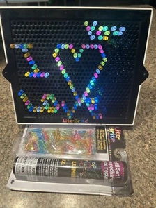 Hasbro Lite Brite usado en caja. Se incluye juego de recarga de 100 clavijas ~ sin abrir. - Imagen 1 de 3