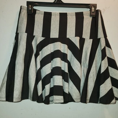 Limited Too Girls Skirt Size 7JR~Skort Black & Grey Stripes - Image 1 of 4
