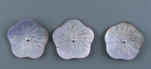 SHELL FLOWER SHAPED CLOTHING BUTTON - SET OF 3 - Picture 1 of 3