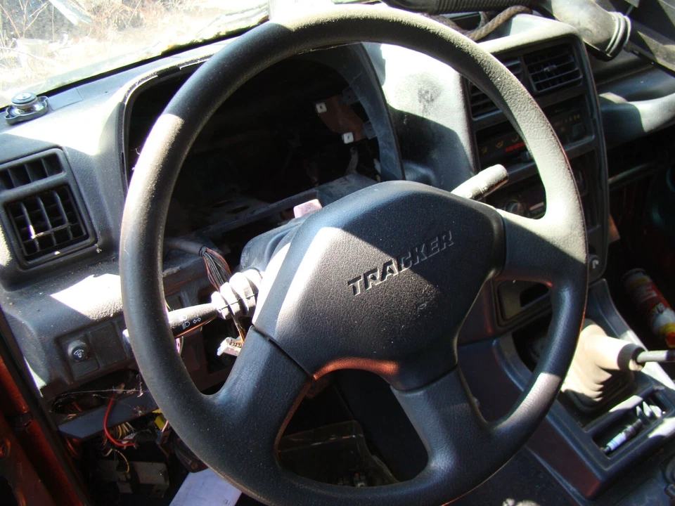 Volante GEO TRACKER - OEM - COMPLETO, BONITO - 1989-1995 Foto 1 de 1