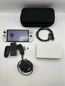 Nintendo Switch OLED Model HEG-001 Handheld Console 64GB White W/ Game Bundle - Bild 1 von 20