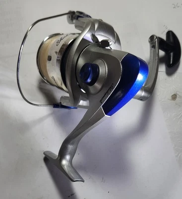 CARRETE GIRATORIO SHAKESPEARE SURF AND PIER SP50A PLATA Y AZUL Foto 1 de 4